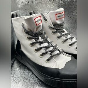 🎉HP🎉Hunter White and Black High-Top Sneakers